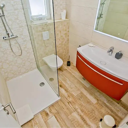 2 Bedroom Lovely In Hvar Apartment