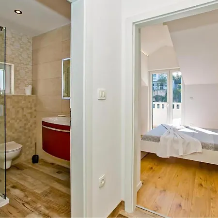 2 Bedroom Lovely In Hvar Apartment *