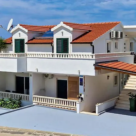 Apartment 2 Bedroom Lovely In Hvar