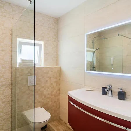 2 Bedroom Lovely In Hvar Apartment